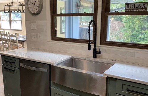 West Union House | Fully renovated family/elderly friendly home on Lake Keowee - 15 min to Clemson