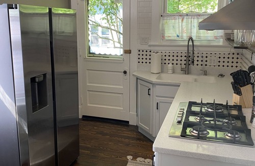 Cincinnati House | Fully restored, hardwood floors, Near Lunken airport and Downtown Cincinnati