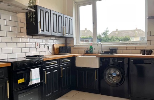 Durham House | Fully Serviced Three Bed House in Durham