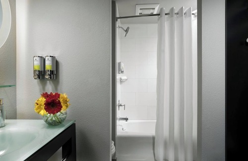 Belltown Hotel | Fun and Funky Room w/Tub Near Seattle Waterfront & Space Needle, Pets Welcome!