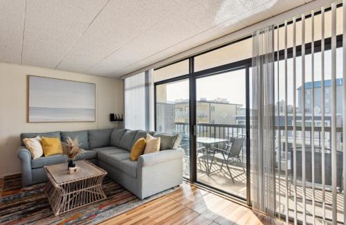 Midtown Ocean City Apartment | Fun & Comfy Beachside Getaway ~ King Bed ~ Balcony