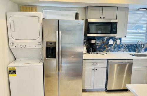 Driftwood House | Fun Kids Family Stay - FLL Cruise Guests & Airport! AirHockey-Arcade-Pool-Toys