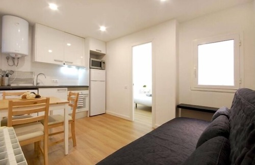 Collblanc y La Torrassa Apartment | Functional apartment near Barcelona