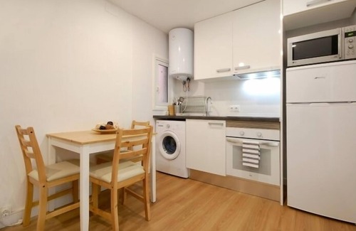 Collblanc y La Torrassa Apartment | Functional apartment near Barcelona