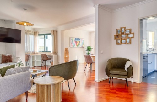 Santa Luzia Apartment | Funchal Panoramic View, a Home in Madeira