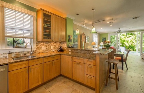 Downtown House | FunSeeker 1/2 block off Duval