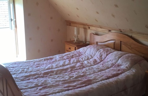 Saint-Pierre-le-Moutier Cottage | Furnished rental, close to all shops - 10 minutes from the circuit of Magny-Cours