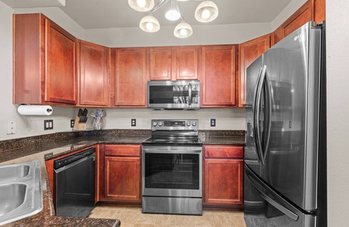 Natomas Park Condo | Furnished 2bd 2ba Condo w/Loft & Garage in Gated Community – Poolside Retreat
