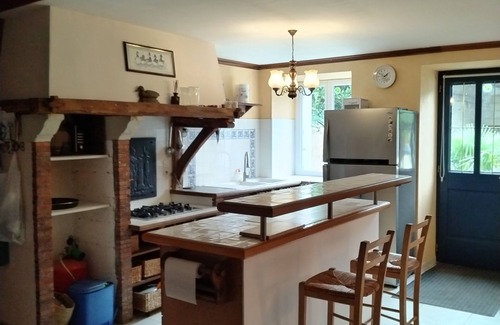 Savigny-en-Veron House | Furnished 3-bedroom house for 6 to 8 people in the heart of the vineyards
