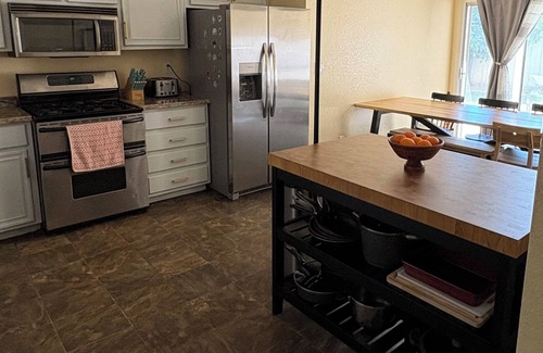 Yuba City House | Furnished 3BR 2BA for nurses or relocations 31+ nights pet friendly
