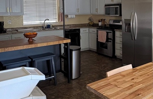 Yuba City House | Furnished 3BR 2BA for nurses or relocations 31+ nights pet friendly