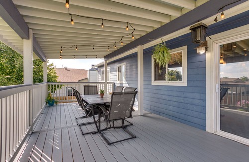 Thornton House | Furnished Deck + Fire Pit: Thornton Family Retreat