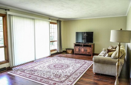 Lima House | Furnished Home in Quiet Neighborhood close to everything.