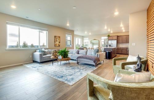 West Hills House | Furnished Patio and Fire Pit Bremerton Home!