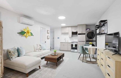 Broadmoor Apartment | Furnished Studio on adorable st, W Parking!