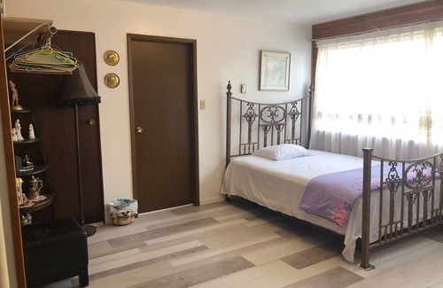 Gibsons House | Furnished whole house 5 bedrooms and 2.5 bathrooms for rent