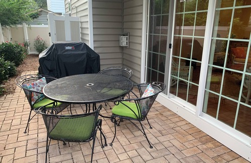 Northeast Virginia Beach Condo | Furnished Winter Rental; Walk to beach; Ground floor condo;