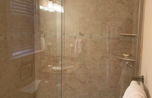 Northeast Virginia Beach Condo | Furnished Winter Rental; Walk to beach; Ground floor condo;