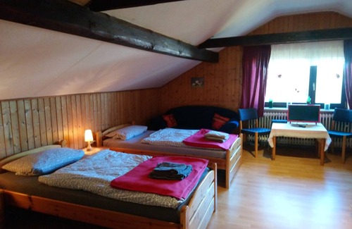 Simtshausen House | Gästehaus Burgwald-Trekking