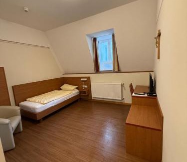 Vilshofen Hotel | Gästehaus Schweiklberg