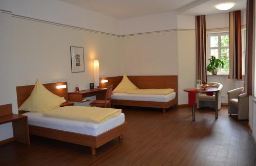 Vilshofen Hotel | Gästehaus Schweiklberg