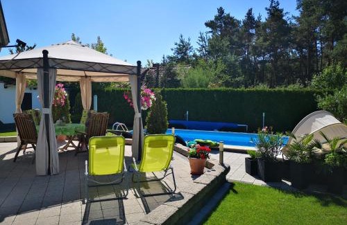 Ziltendorf House | Gästezimmer im bewohnten EFH mit Pool und Garten
