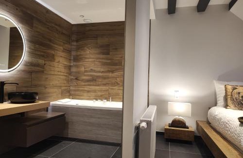 Metabief House | Géraniums Et Neige Fraîche, Maison d'Hôtes avec balnéo massante et sauna privatifs dans certaines suites haut standing