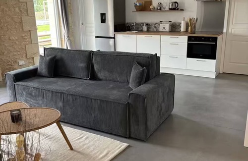 Saint-Christoly-Medoc Apartment | Gîte Anciens chais au milieu des vignes