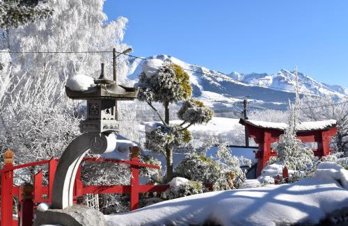 Pierre-Chatel House | Gîte Au printemps Japonais, petit train de la Mure, parc des Ecrins