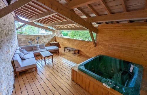 Charras House | Gîte avec Piscine Chauffée, Jacuzzi et Jardin Privé - FR-1-653-156