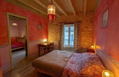 Charras House | Gîte avec Piscine Chauffée, Jacuzzi et Jardin Privé - FR-1-653-156