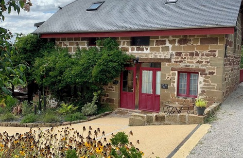 Objat House | Gîte "côté pré"- "Les sources" self-catering estate, Objat, Corrèze