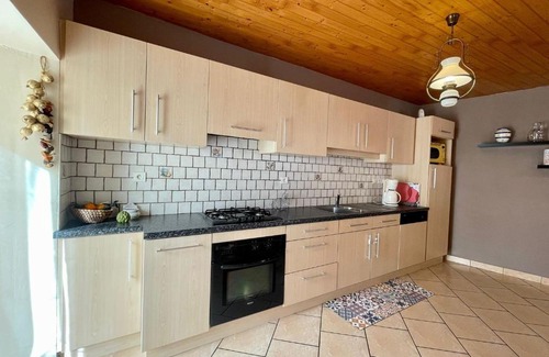 Saint-Germain-Laprade House | Gîte chaleureux avec cheminée près du Puy-en-Velay, idéal pour familles et séjours professionnels - FR-1-582-349
