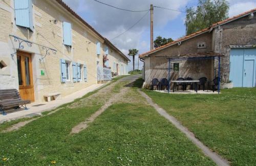 Chalais House | Gîte charentais avec cour privative, baby-équipement, télétravail, vélos, BBQ, animaux acceptés - FR-1-653-170