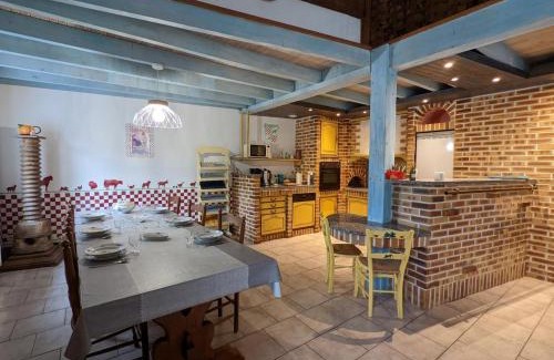 Charras House | Gîte Charentais avec Piscine Chauffée, Jardin, Equip. Bébé et Recharge Électrique - Proche Périgord - FR-1-653-7