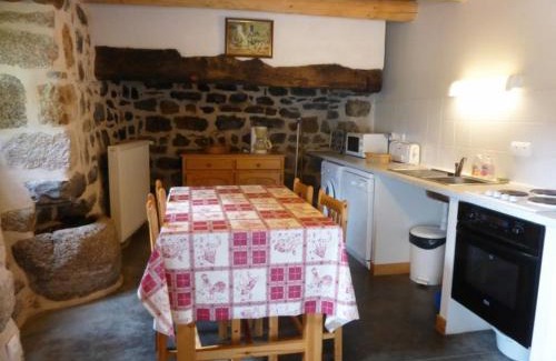 Rauret House | Gîte charmant pour 8 pers à Rauret avec cheminée, terrasse et accès "Tourisme et Handicap" - FR-1-582-186