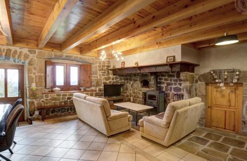 Montarcher House | Gîte confortable avec jardin, cheminée, et wifi à Montarcher - FR-1-496-11
