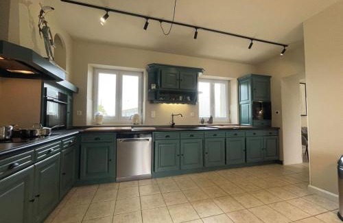 Roches-Premarie-Andille House | Gîte dans un domaine équestre