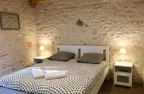 Montpezat-de-Quercy House | gîte de charme avec piscine