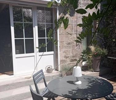 Saint-Yrieix-le-Dejalat Apartment | Gîte de France à Saint-Yrieix-le-Déjalat 3 épis - Gîte de France 4 personnes MAE-9234