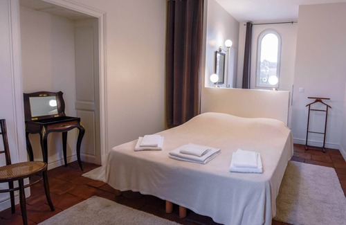 Castelsarrasin House | Gîte de groupe Manzana - sleeps 22