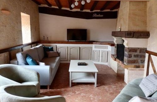 Moitron-sur-Sarthe House | Gîte en campagne rénové avec cheminée, grands jardins, WiFi, près d'un village médiéval. - FR-1-410-334