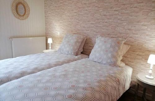 Moitron-sur-Sarthe House | Gîte en campagne rénové avec cheminée, grands jardins, WiFi, près d'un village médiéval. - FR-1-410-334