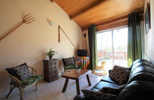 Boisset House | Gîte en pierre avec terrasses, proche de sites médiévaux, idéal pour famille avec équipements bébé. - FR-1-582-256