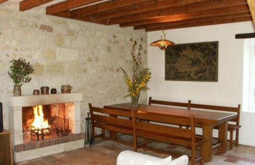 Saint-Benoit-la-Foret House | Gîte enchanteur 4 km de Chinon avec jardin privé, cheminée, salle de jeux et équipements bébé inclus - FR-1-381-188