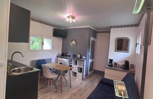Emance House | Gîte Entièrement Rénové à Deux pas de la Forêt à Pied