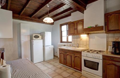 Saint-Medard-en-Forez House | Gîte familial avec cheminée, jardin et espace jeux près de Chazelles-sur-Lyon et St-Galmier - FR-1-496-281