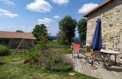 Riotord House | Gîte Familial à Riotord avec Jardin et Aire de Jeux - FR-1-582-292