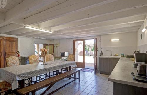 L'Hopital-le-Grand House | Gîte Familial avec SPA et Jeux Extérieurs - 5 Chambres, 230m², Village Typique, Animaux Acceptés - FR-1-496-289