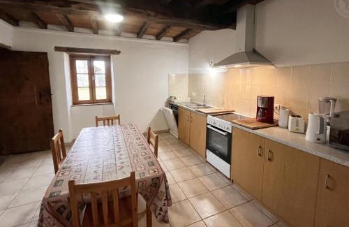 Le Crozet House | Gîte isolé au calme avec cheminée, grand jardin et chemins privés - FR-1-496-100